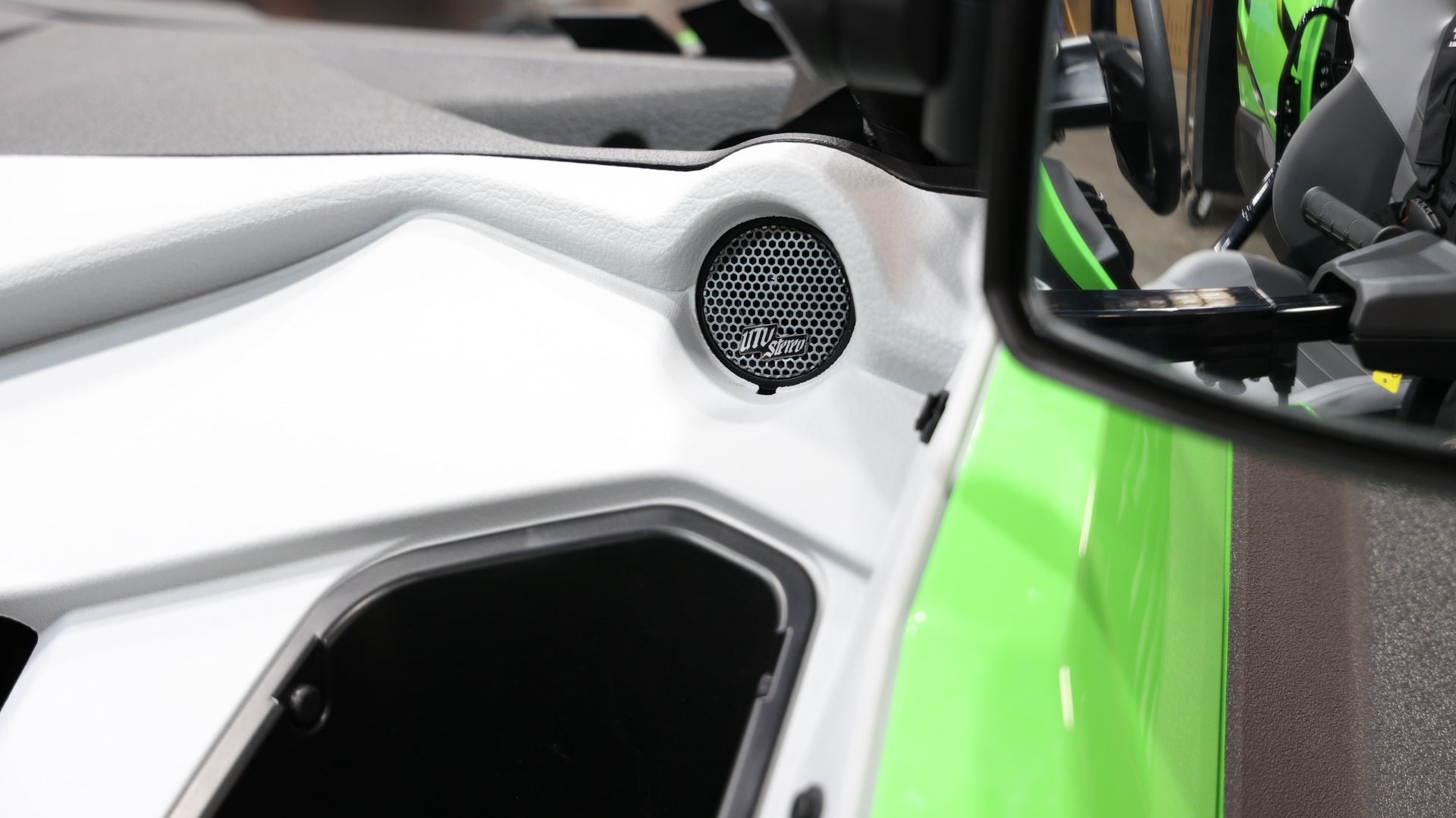 KAWASAKI® TERYX H2 GARMIN TREAD® Elite Stage 7 Stereo Kit | UTVS-H2-S7-GRM