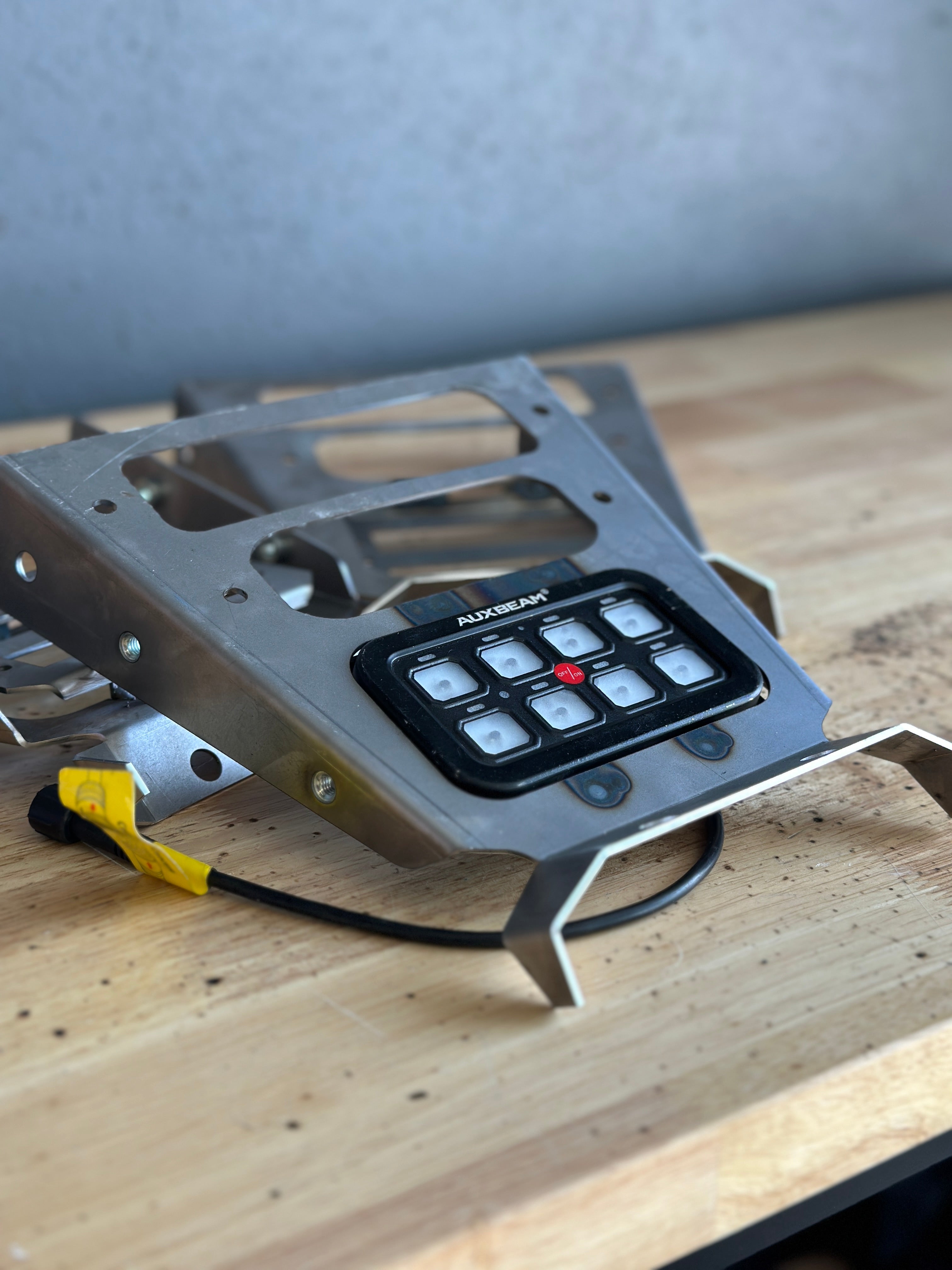 Universal Rugged M1 / G1 Radio + Auxbeam Mount
