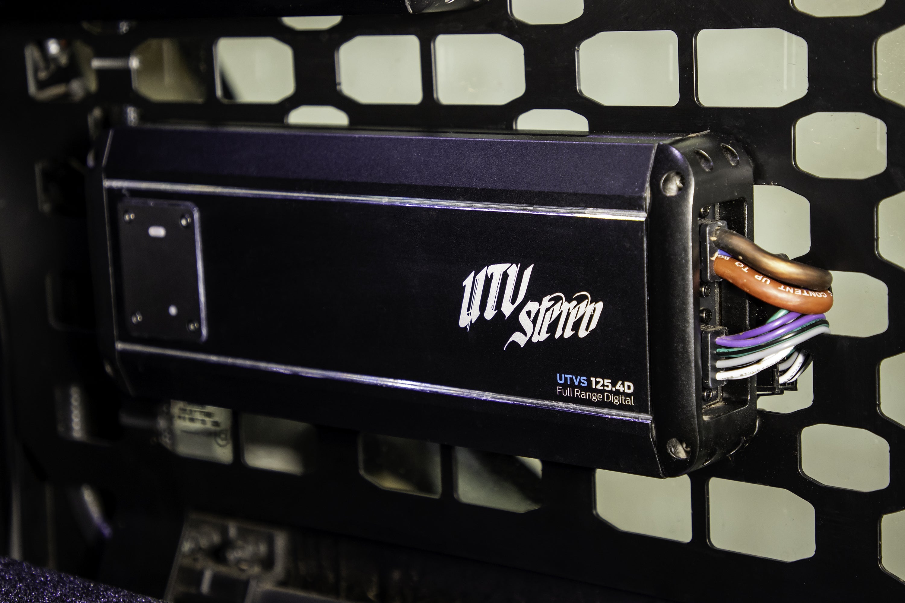 Signature Series 800W 4-Channel Amplifier | UTVS125.4D Kawasaki